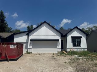 1041 2nd St NE, Altoona, IA 50009