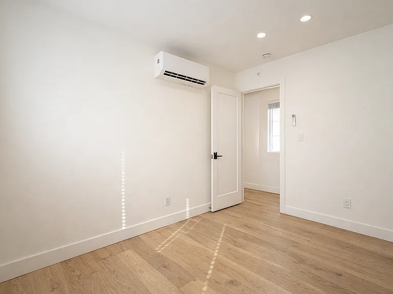 1803 Oxford St — Photo 68