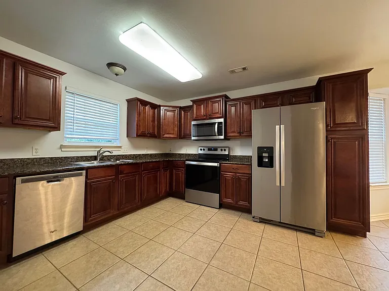 3905 W Amour Dr — Photo 5