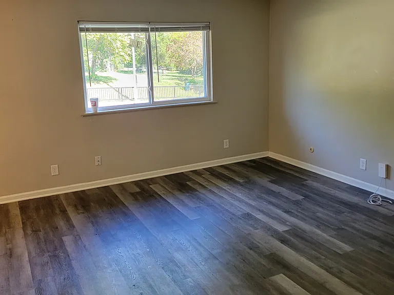 5725 Leavenworth Rd #4 — Photo 2