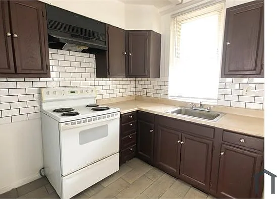 4929 N Franklin St — Photo 10