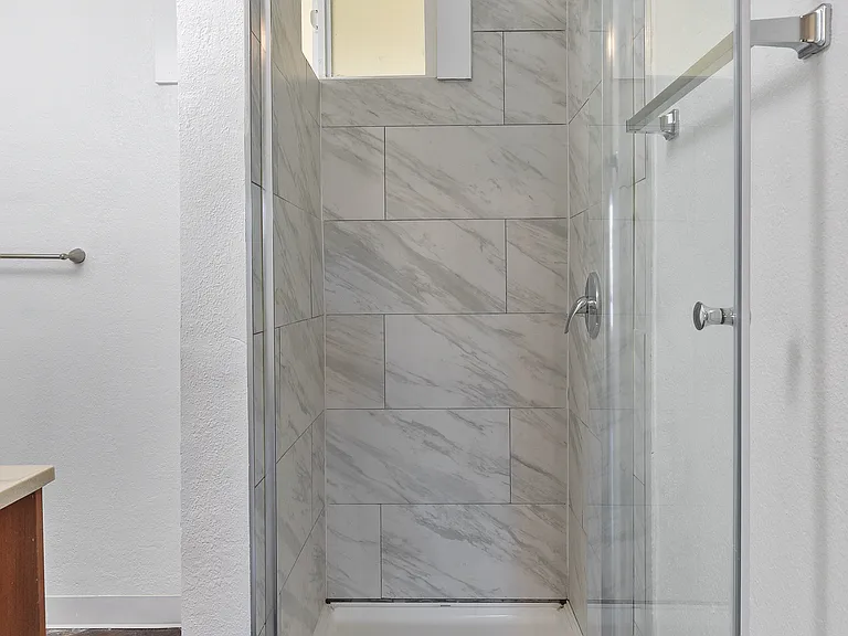 539 33rd St #6 — Photo 21