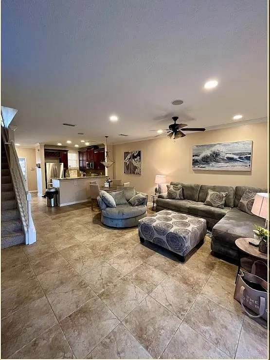 3 bed, 2.5 bath, 1350 sqft, $2,400 — Photo 2