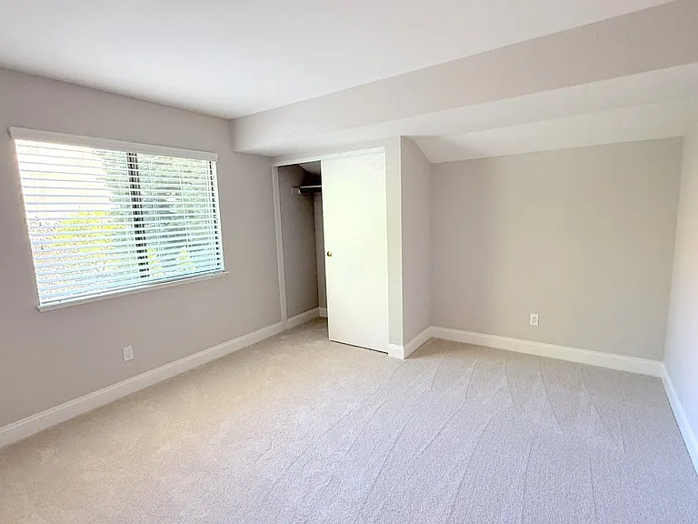1040 Hill Meadow Pl — Photo 21