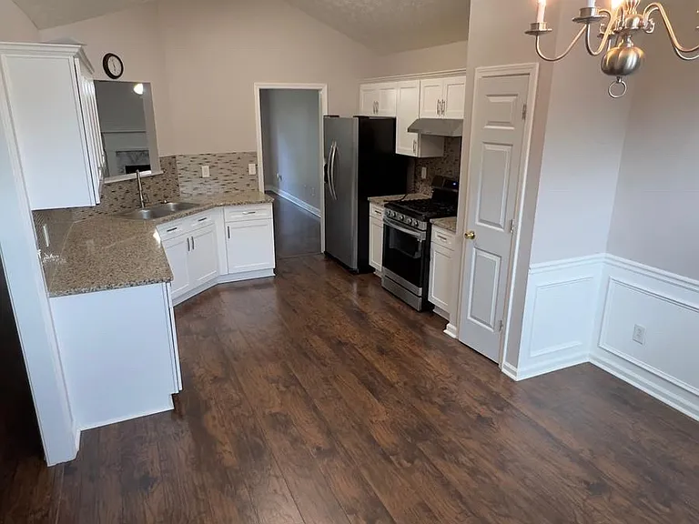 920 Grace Dr — Photo 6