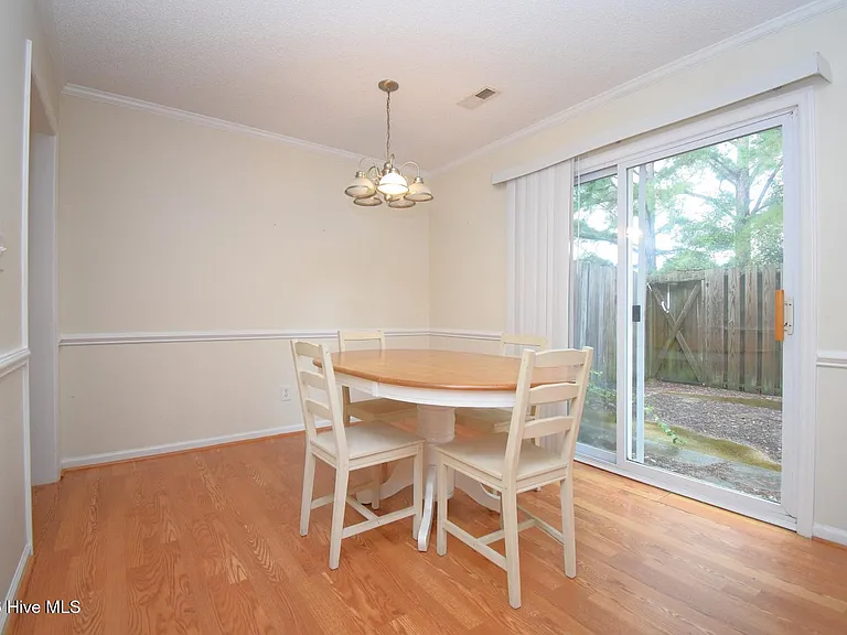 2325 Vineyard Dr #C3 — Photo 6
