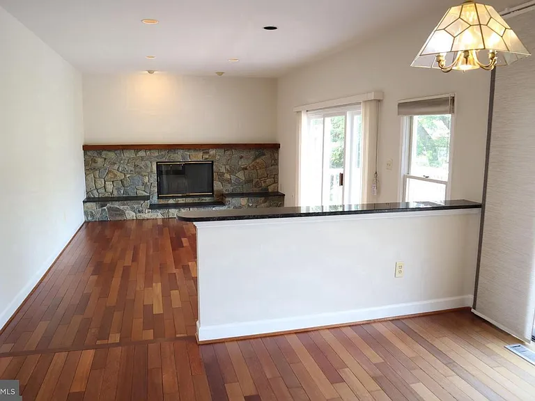 17105 Thatcher Ct — Photo 32