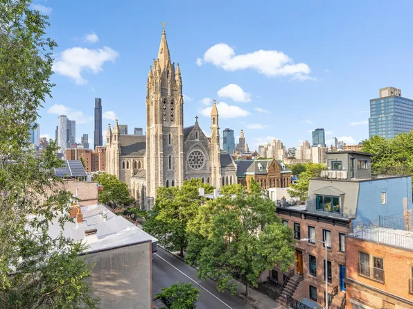 411 Union Street image 3 of 20