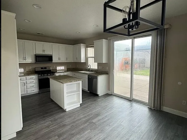 1311 Gianna Ln — Photo 6