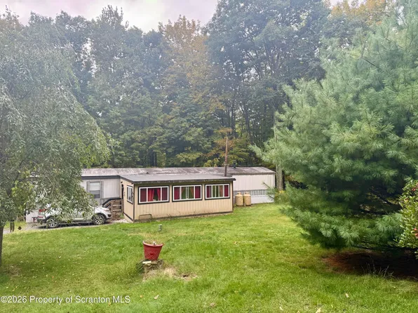 88 Forever Green Rd, Lakeville, PA 18438