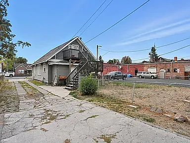913 E Illinois Ave — Photo 12
