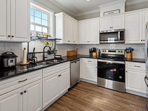 5th image of 203 Milford Pines Dr