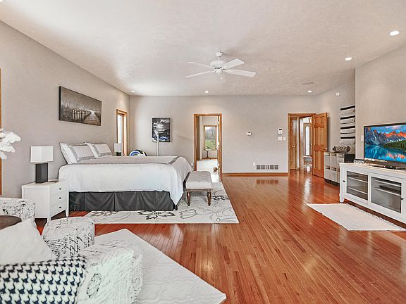 5th image of 24496 Butternut Dr