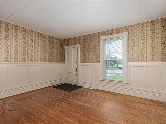 3rd image of 520/522 E Main St