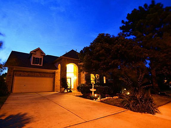 Beautiful 2 story home on a cul de sac