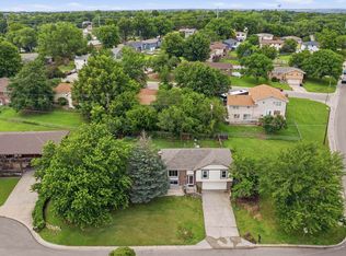 800 Rockledge Dr, Junction City, KS 66441