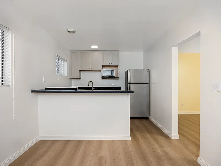 3620 S Budlong Ave #4 — Photo 6