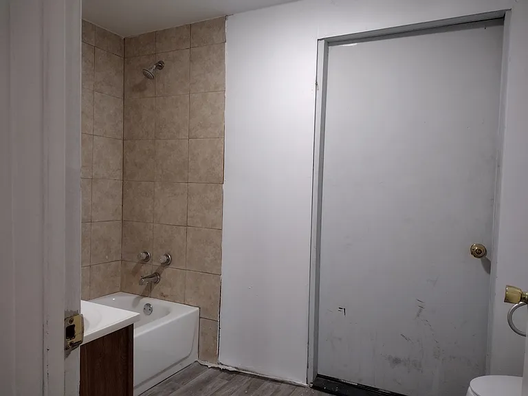 34 Rosalyn Ct #305M — Photo 4