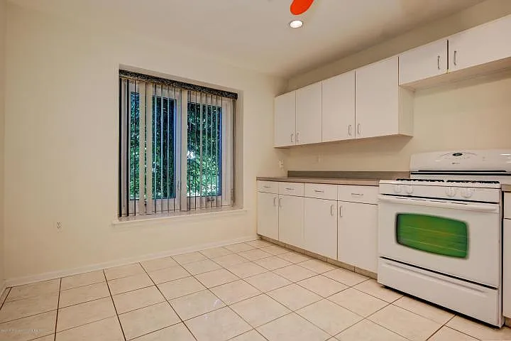 208 Pear Dr — Photo 5