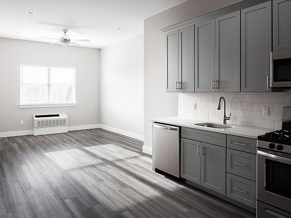 3rd image of 116 Waverly Ave #307