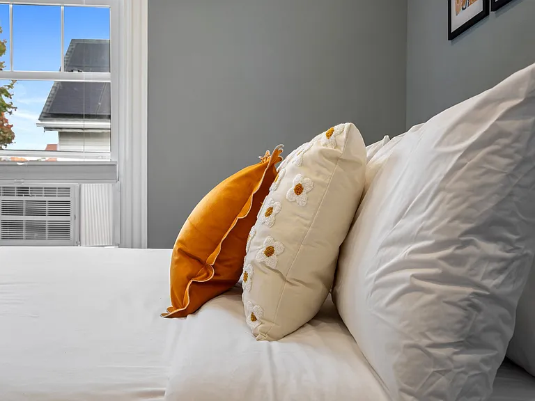 77 William St #2 — Photo 3