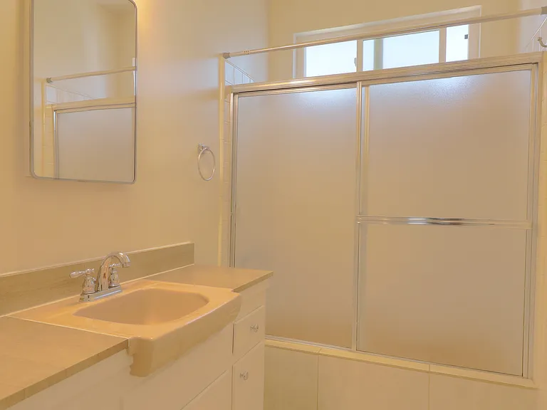 4808 Riverton Ave #7 — Photo 24