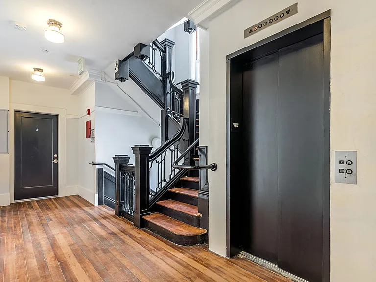 1605 Clay St — Photo 3