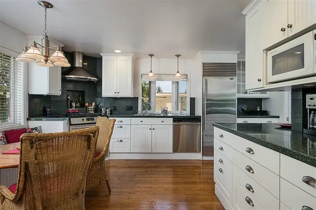8910 NE 26th St — Photo 2