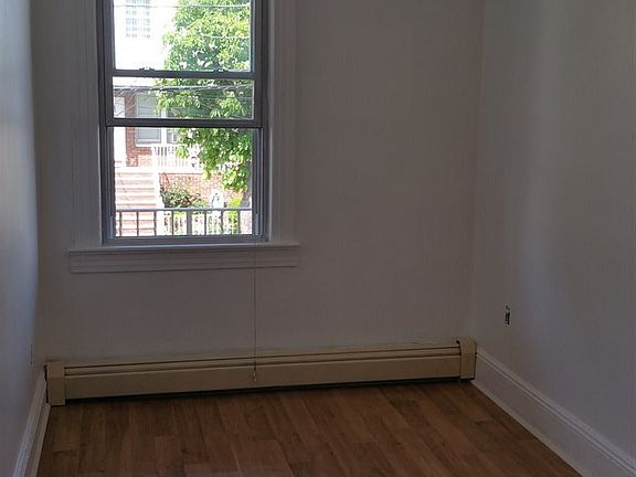 2nd image of 174-176 W 24th St