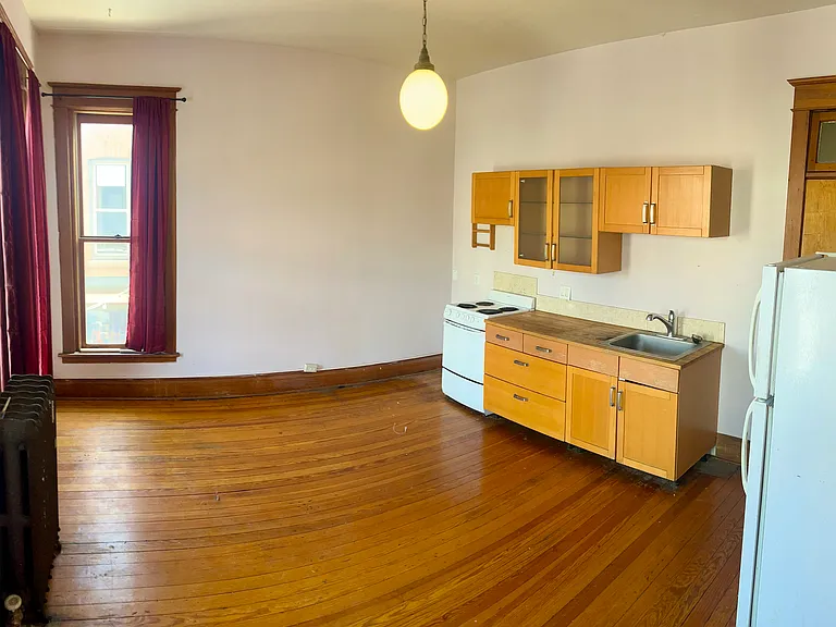 222 Linden St — Photo 5