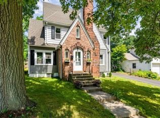 37 Tiffany St, Springfield, MA 01108