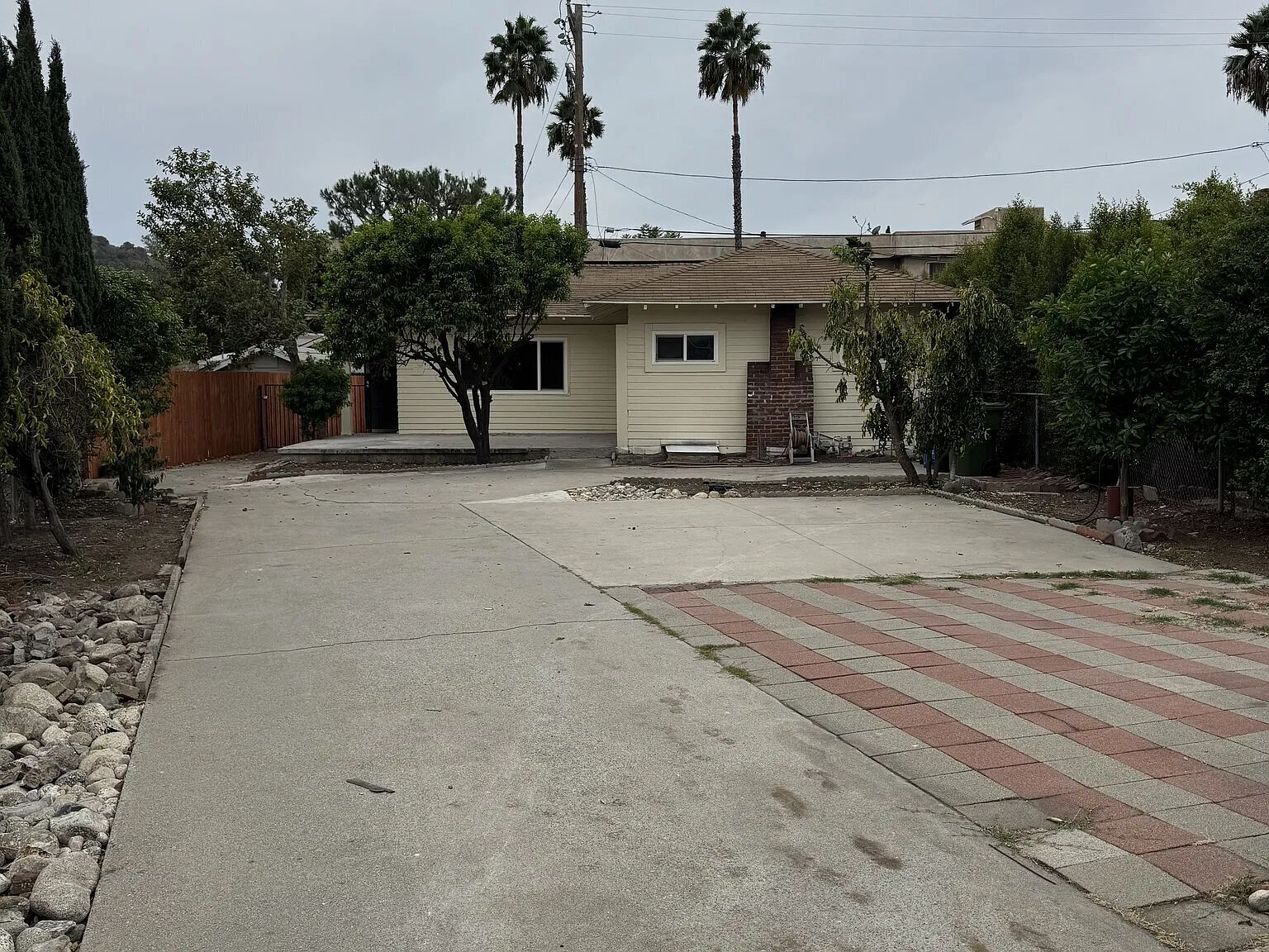 Remodeled single family house with a separate office/work space — Photo 1