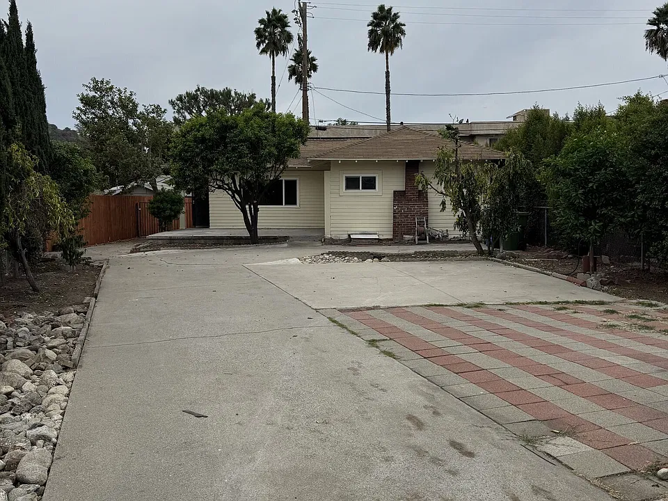 236 E Avenue 42