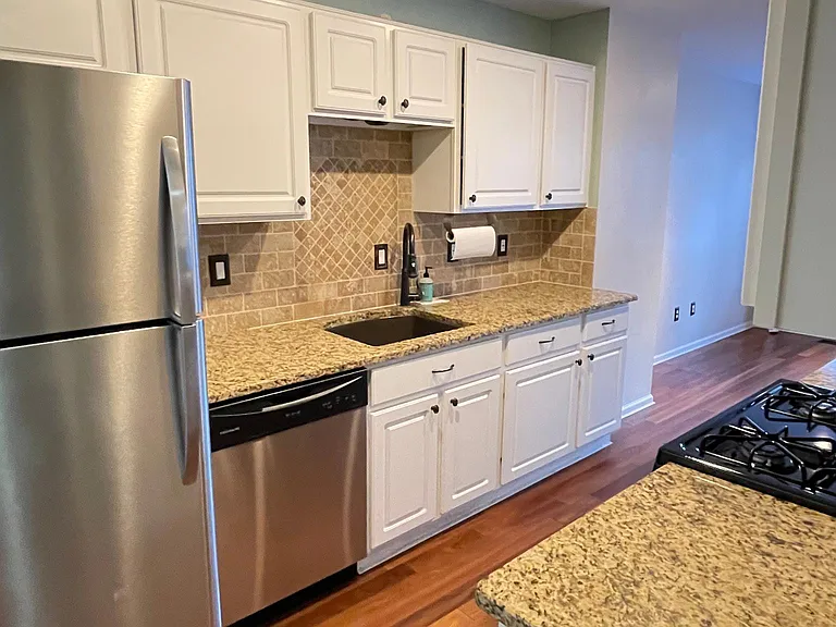 28 Woodbury Ave #4 — Photo 2