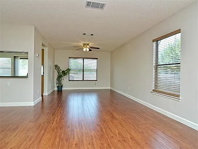 1208 Bradbury Ln — Photo 11