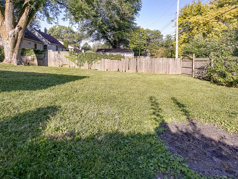 6020 Franklin St — Photo 23
