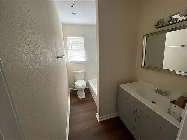 2 bed, 1.0 bath, 1200 sqft, $1,050 — Photo 4