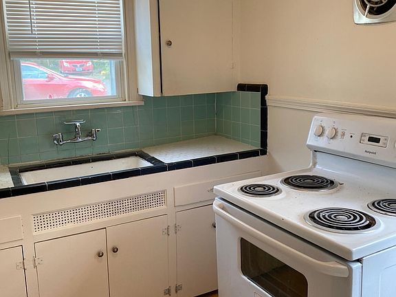 2nd image of 2704 Dellrose Ave