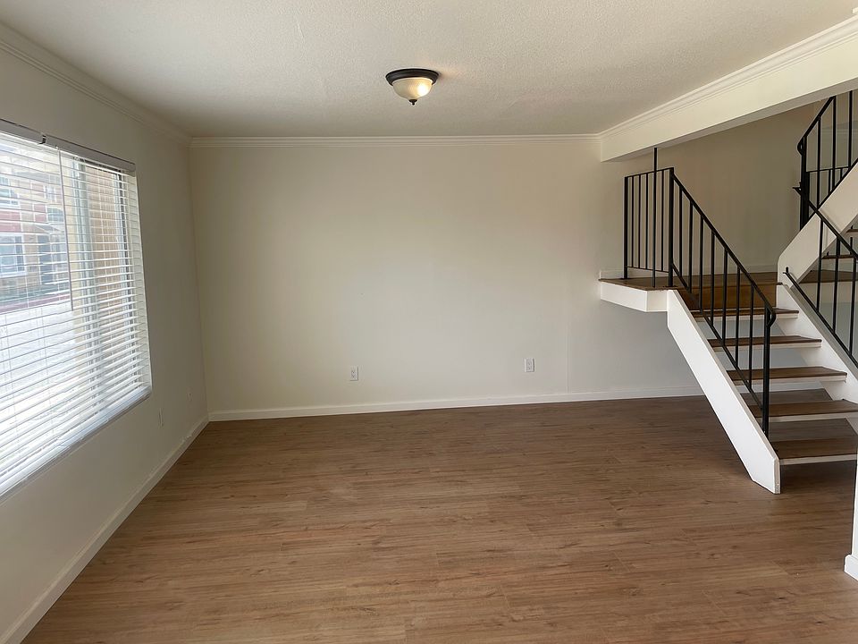 1st image of 4066 Weymouth Ln
