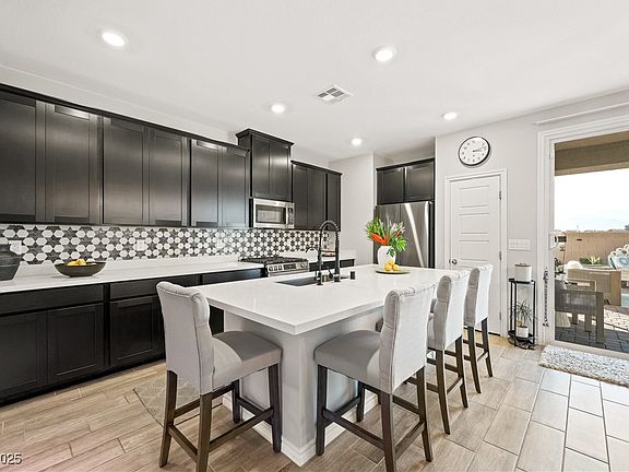 3rd image of 7073 Range Valley St