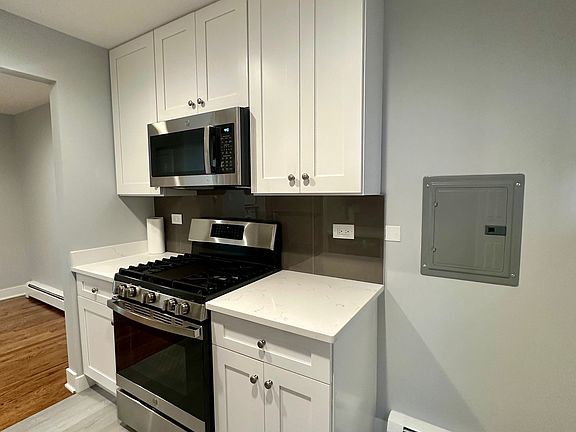 2nd image of 7241 N Claremont Ave APT 2A