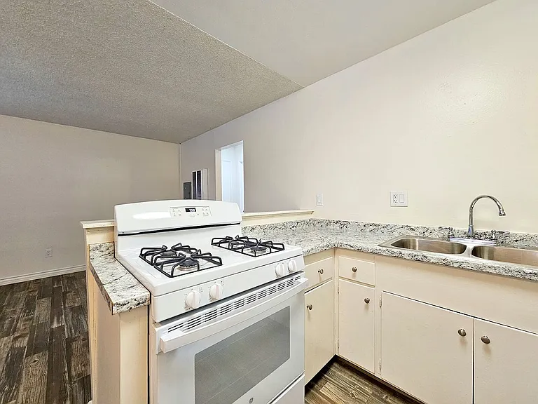 4417 Parks Avenue — Photo 26