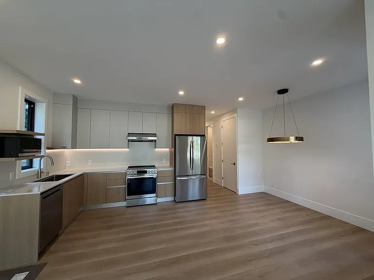 9X3 Westmount Dr — Photo 5