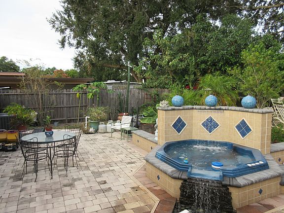 3rd image of 225 Balsam Dr