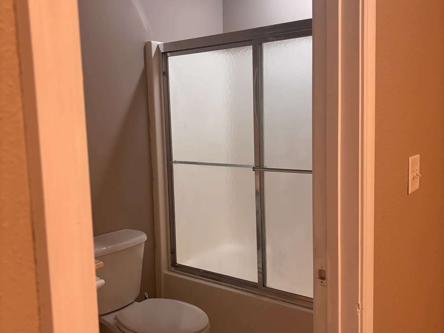 3 bed, 1600 sqft, $1,700 — Photo 4