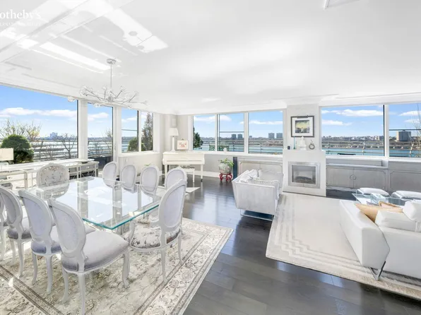 120 Riverside Boulevard 16HM image 1 of 30
