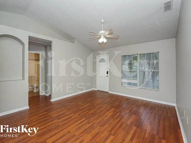 797 Chestnut Ave — Photo 3