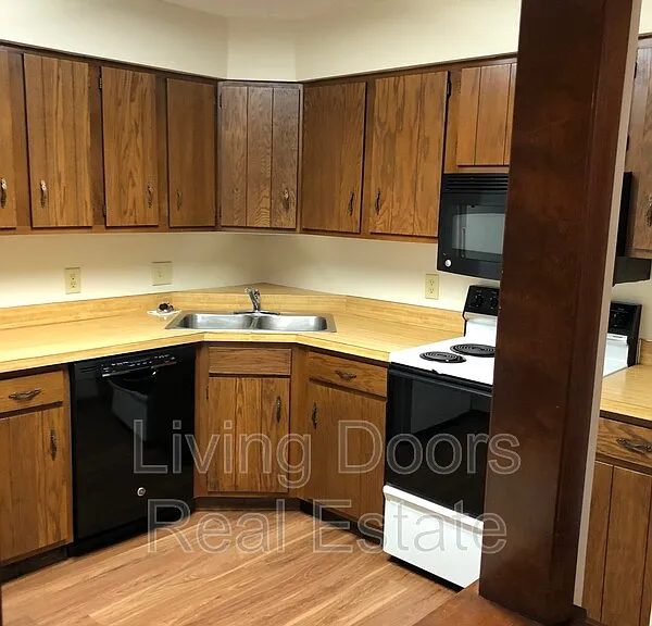 1935 N Lincoln Ave #104 — Photo 1