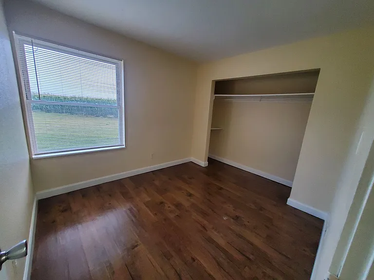 Abbott Acres Apartments — Photo 28