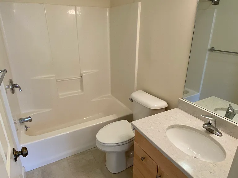 345 Dorset St #E — Photo 6